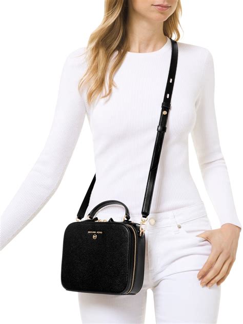 michael kors bag has a hanging charm with no imprint